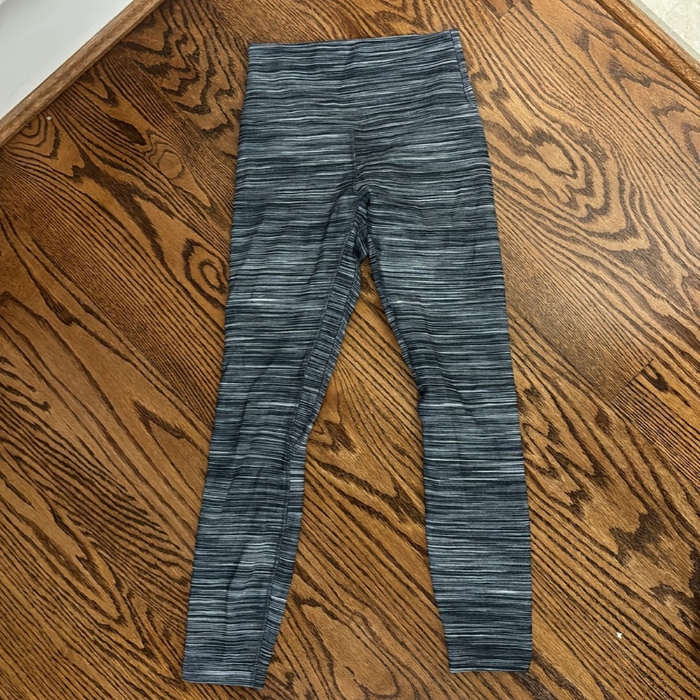 Lululemon grey and white striped align 28” length leggings size 4